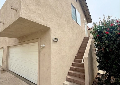 215 N Spruce Avenue - Photo 1