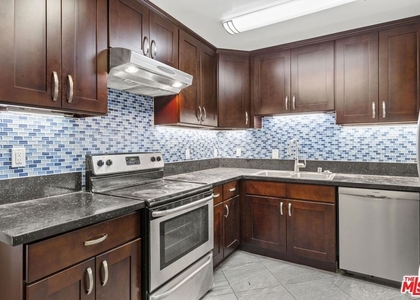 1033 6th Street - Photo 1
