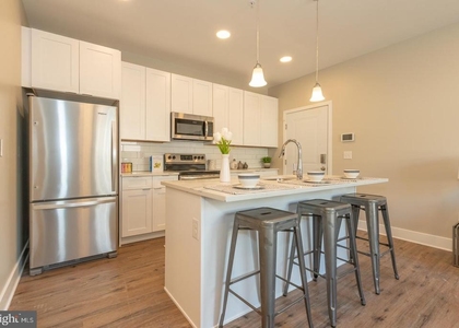 2220 W Master Street - Photo 1