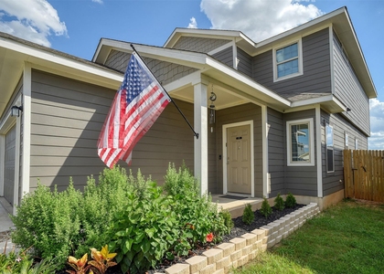 205 Driftwood Ln - Photo 1