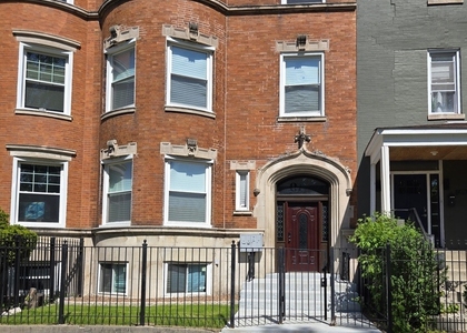 4749 S Prairie Avenue - Photo 1