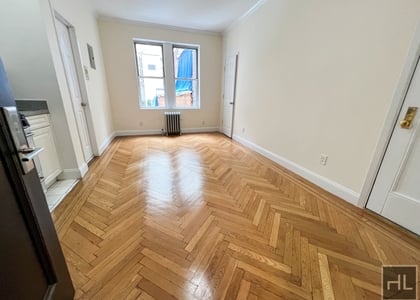 West 13 Street - Photo 1