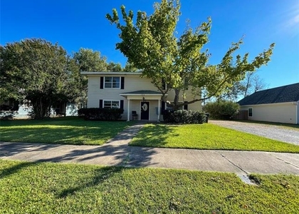 1016 W Gandy Street - Photo 1