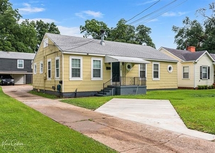 204 Leo Avenue - Photo 1