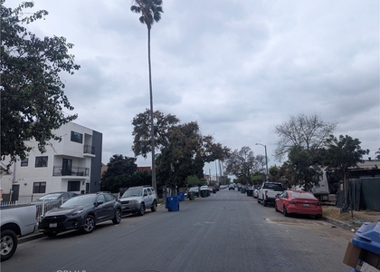 1447 W 37th Place - Photo 1