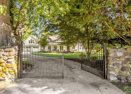 619 N Broadway - Photo 1