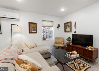 212 Catharine Street - Photo 1