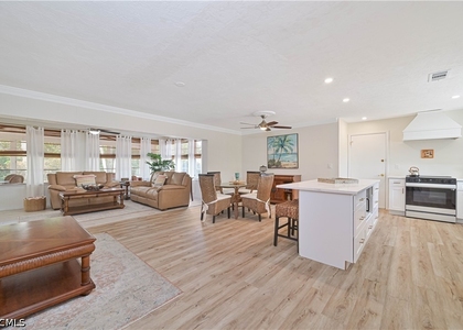 4520 Se 9th Avenue - Photo 1