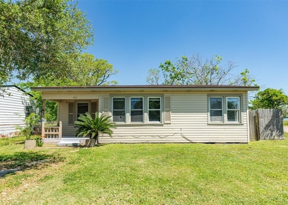 302 W 8th Street - Photo 1