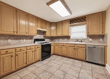 1807 Crocker Street - Photo 1