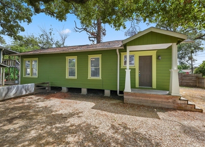 1107 Melbourne Street - Photo 1