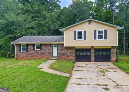 2193 Kings Forest Drive Se - Photo 1