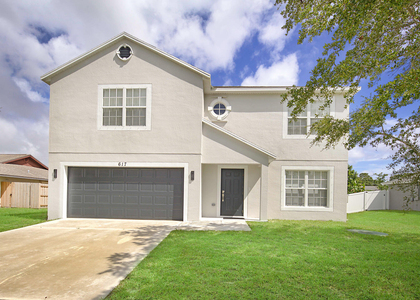 617 Se Karrigan Terrace - Photo 1