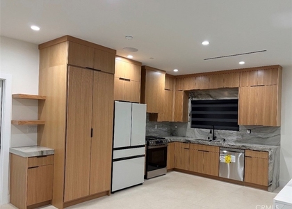 417 W Franklin Ave - Photo 1