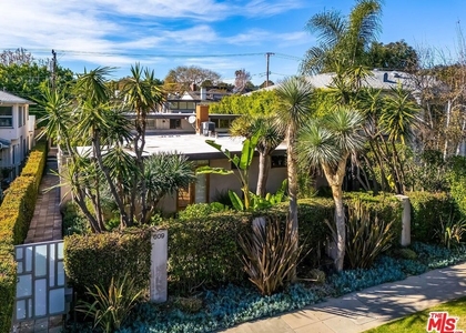 609 N Doheny Drive - Photo 1