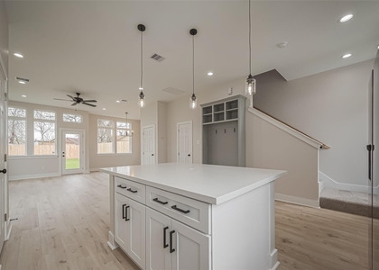 918 Saint Clair Street - Photo 1