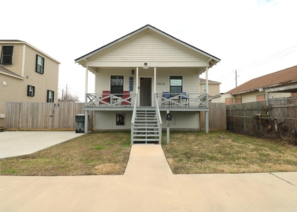 5506 Avenue Q 1/2 - Photo 1
