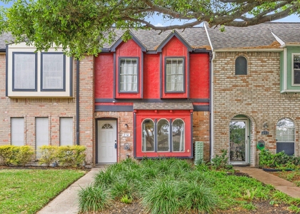 11002 Hammerly Boulevard - Photo 1