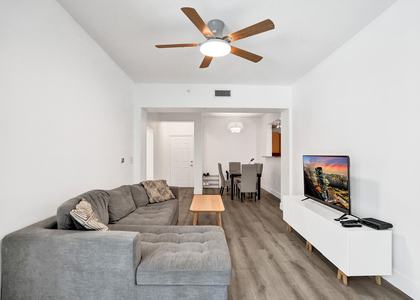 533 Ne 3rd Avenue - Photo 1