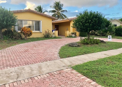 2180 Nw 93rd Avenue - Photo 1