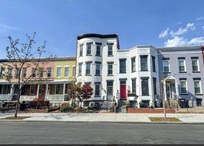 1320 G Street Ne - Photo 1