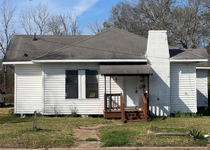 1101 N 1st Street - Photo 1