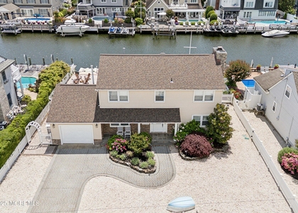 242 Curtis Point Drive - Photo 1
