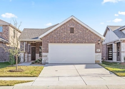 607 Clover Creek - Photo 1