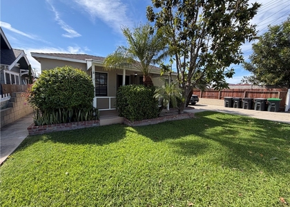 126 S Batavia - Photo 1