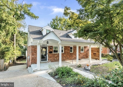 2617 E Maple Street - Photo 1