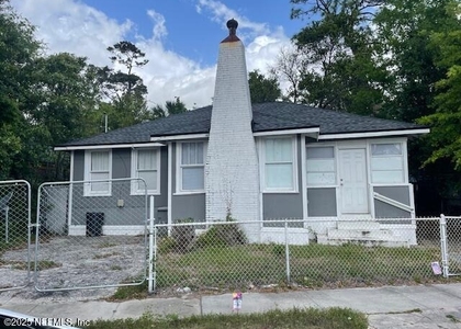 319 49th Street W - Photo 1