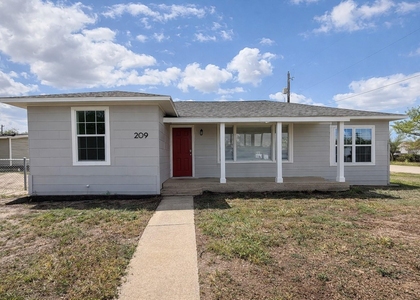 209 W Alfred - Photo 1
