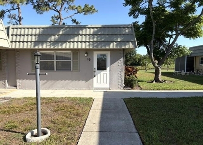 201 Kings Boulevard - Photo 1