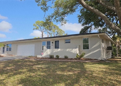 284 Rotonda Boulevard W - Photo 1