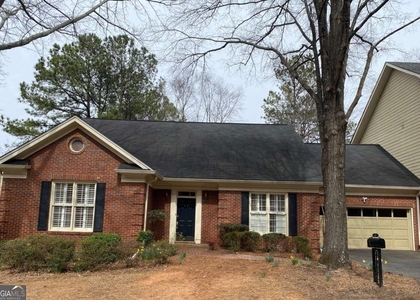 7155 Roswell Road - Photo 1