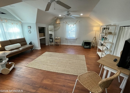 205 1/2 Euclid Avenue - Photo 1