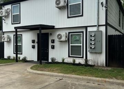 407 N Justin Avenue - Photo 1