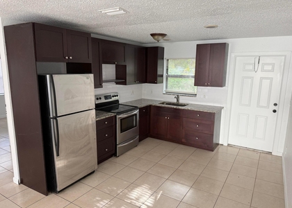 336 Ne 12th Avenue - Photo 1