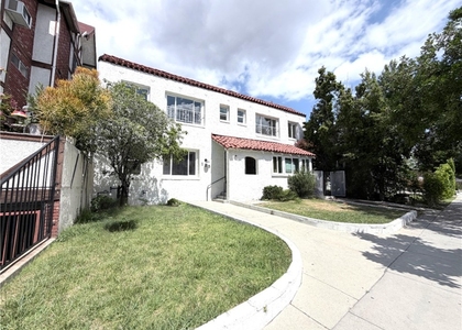 125 W Chestnut - Photo 1