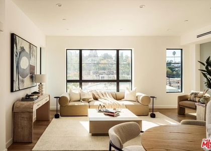 2822 1/2 Avenel Street - Photo 1