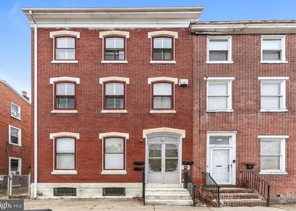 212 E Broad Street - Photo 1