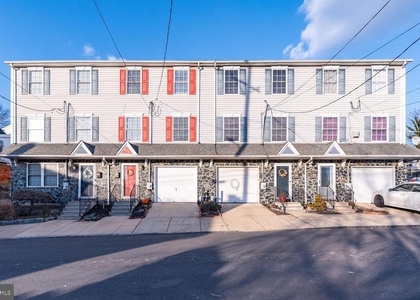 1505 W 5th Street - Photo 1