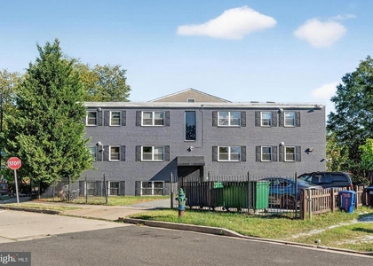 622 Eastern Avenue Ne - Photo 1