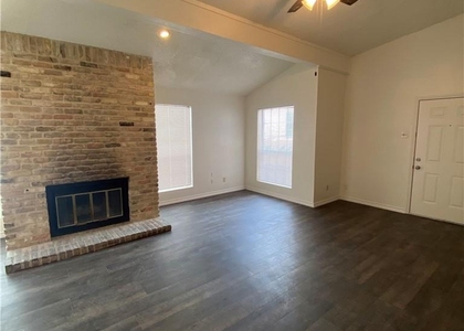 2401 Leon St - Photo 1