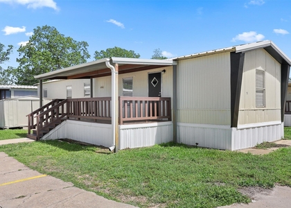 2222 N Austin Avenue - Photo 1