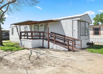 2222 N Austin Avenue - Photo 1
