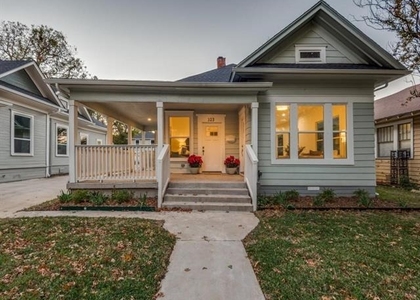 323 S Montclair Avenue - Photo 1