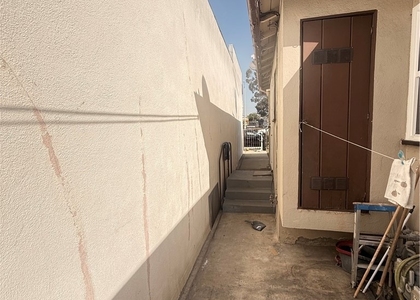 2431 W Beverly - Photo 1