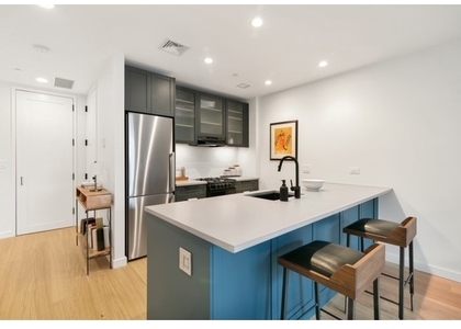 860  Lorimer St - Photo 1