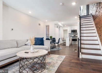 1540 N Hollywood Street - Photo 1